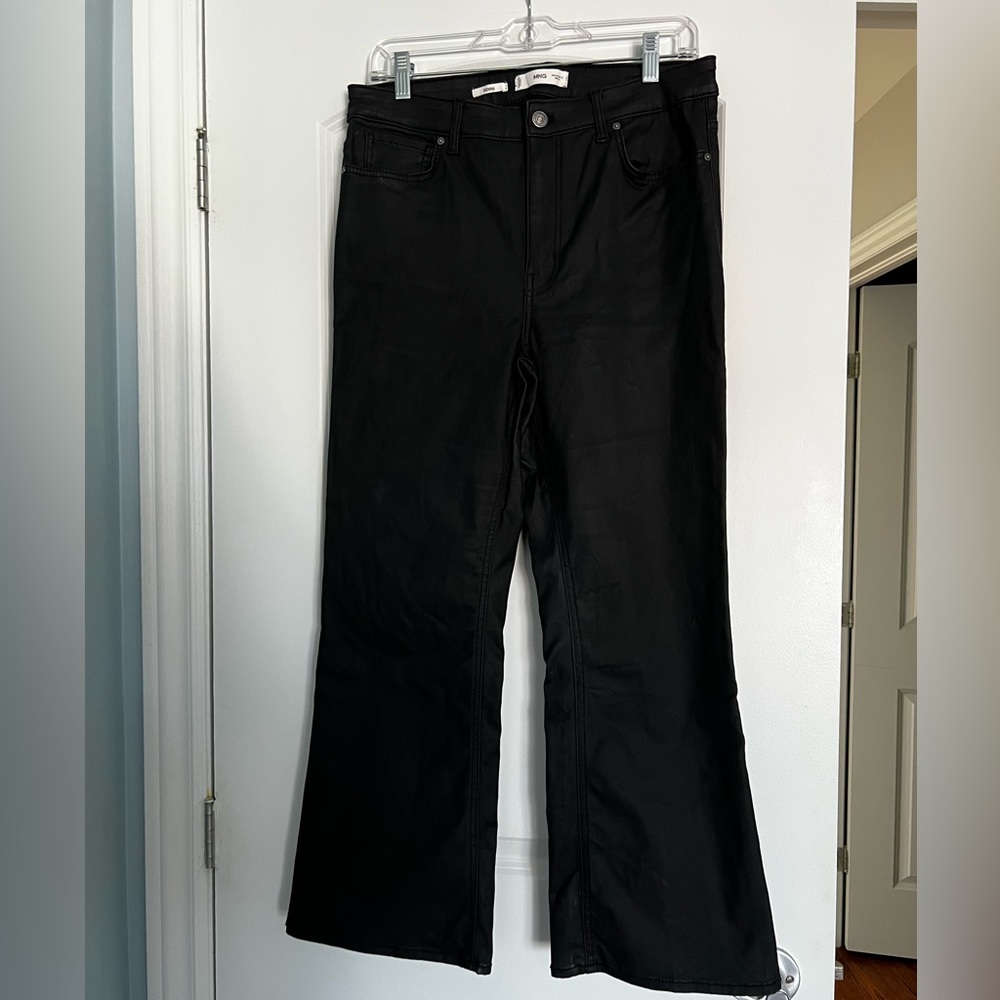 Black coated crop jeans